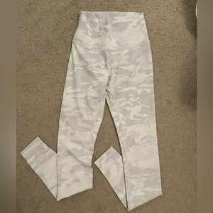 Lululemon wunder under high rise tight 25” ribbed fabric white camo